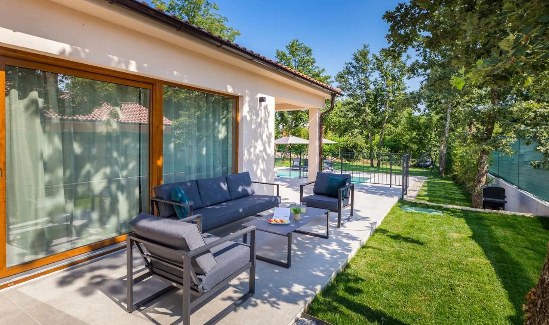 Villa Marija Sivati 0*,